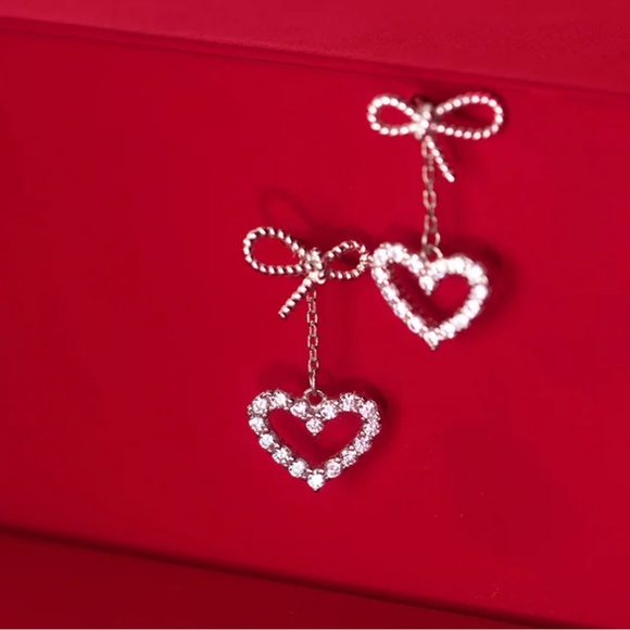 925 Bow & Heart Earrings - Picture 4 of 9